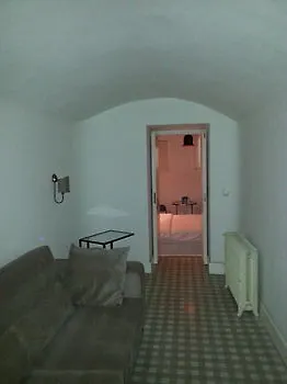 شقة أدا هومز